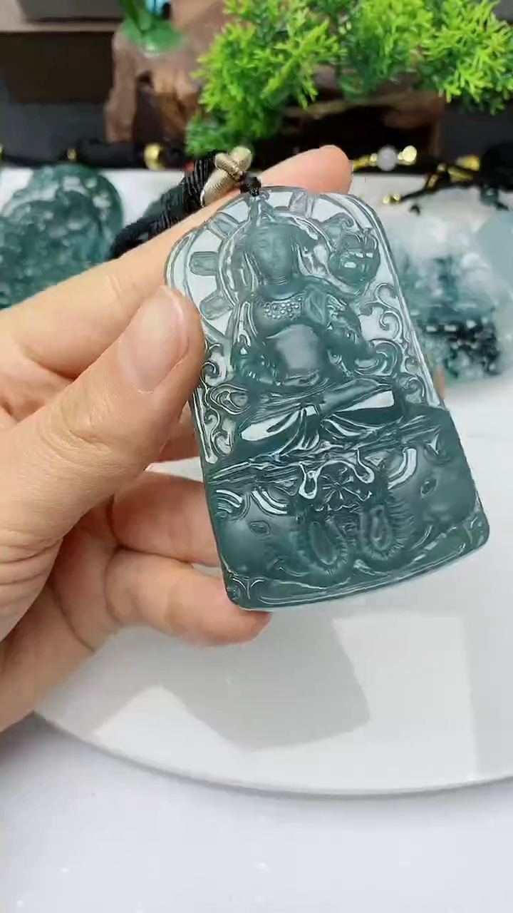 【闪购商品】翡翠颈饰未镶嵌          