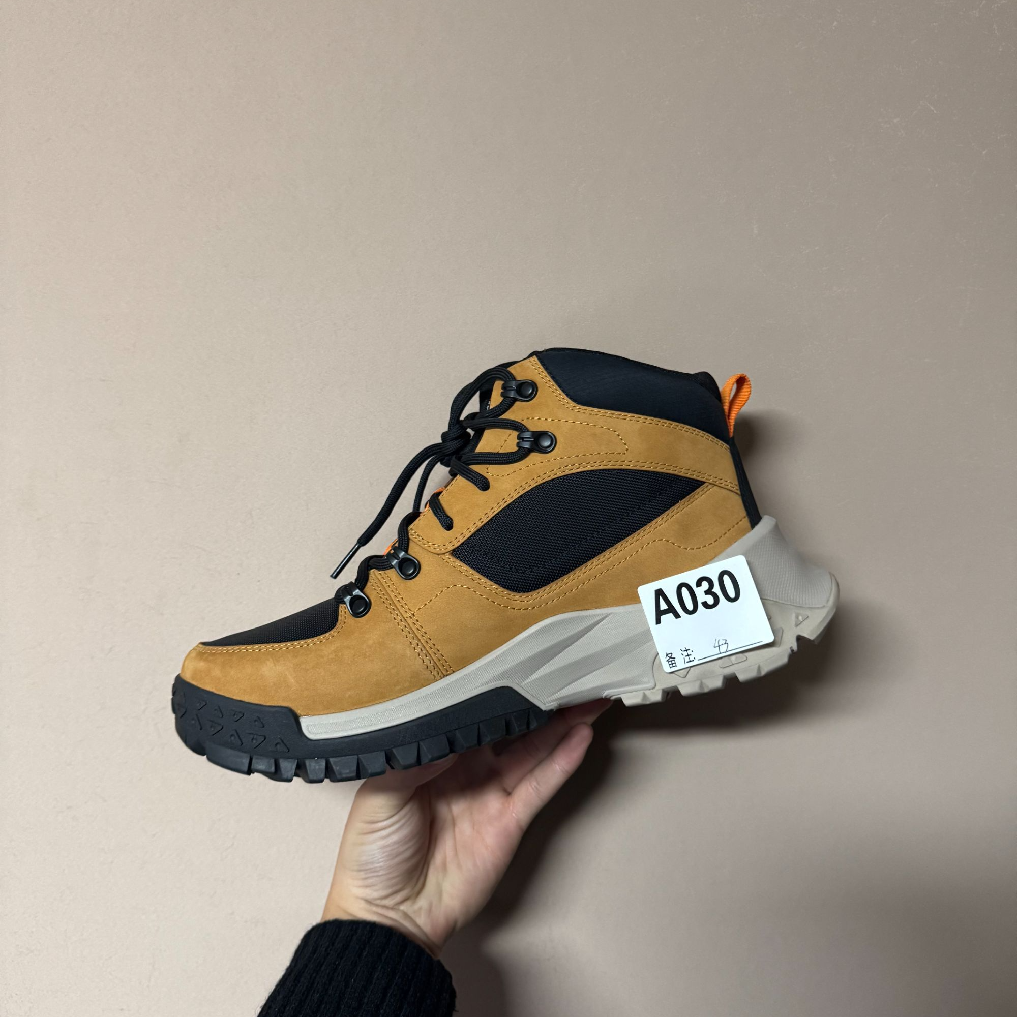 高端男女户外休闲鞋A030