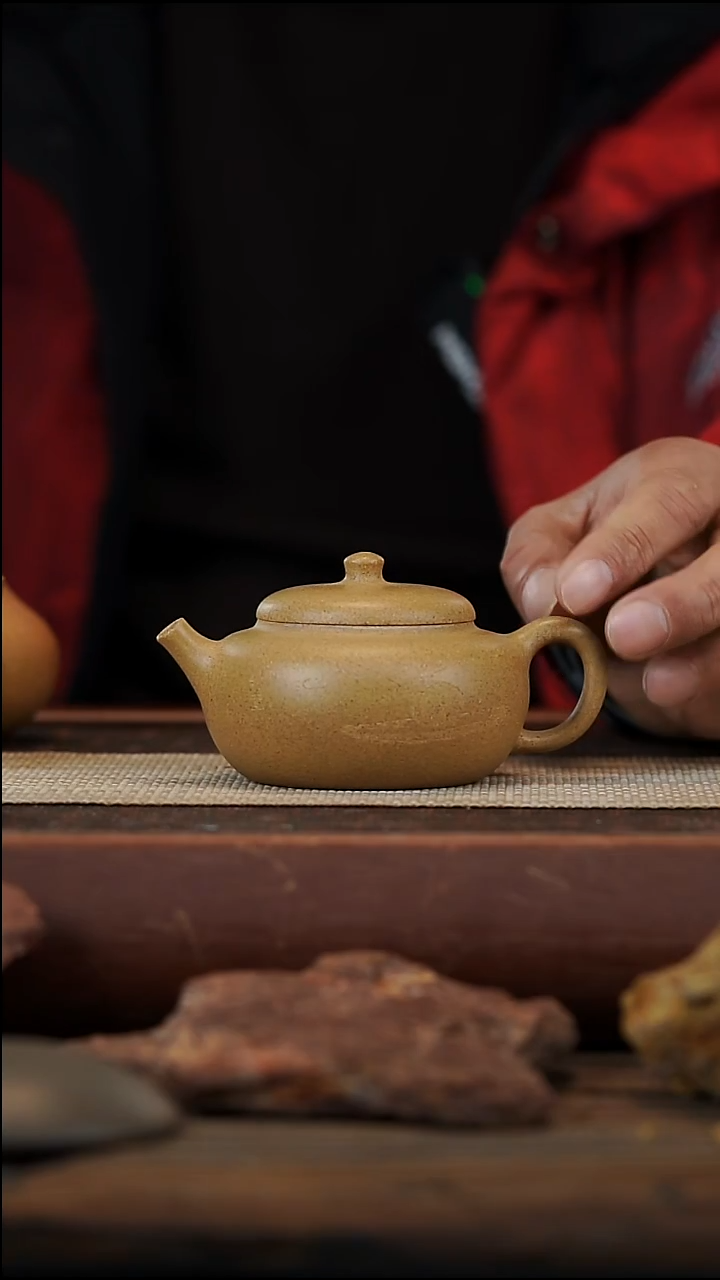 茶壶紫砂微瑕150毫升台西黄金段刻绘扁玉