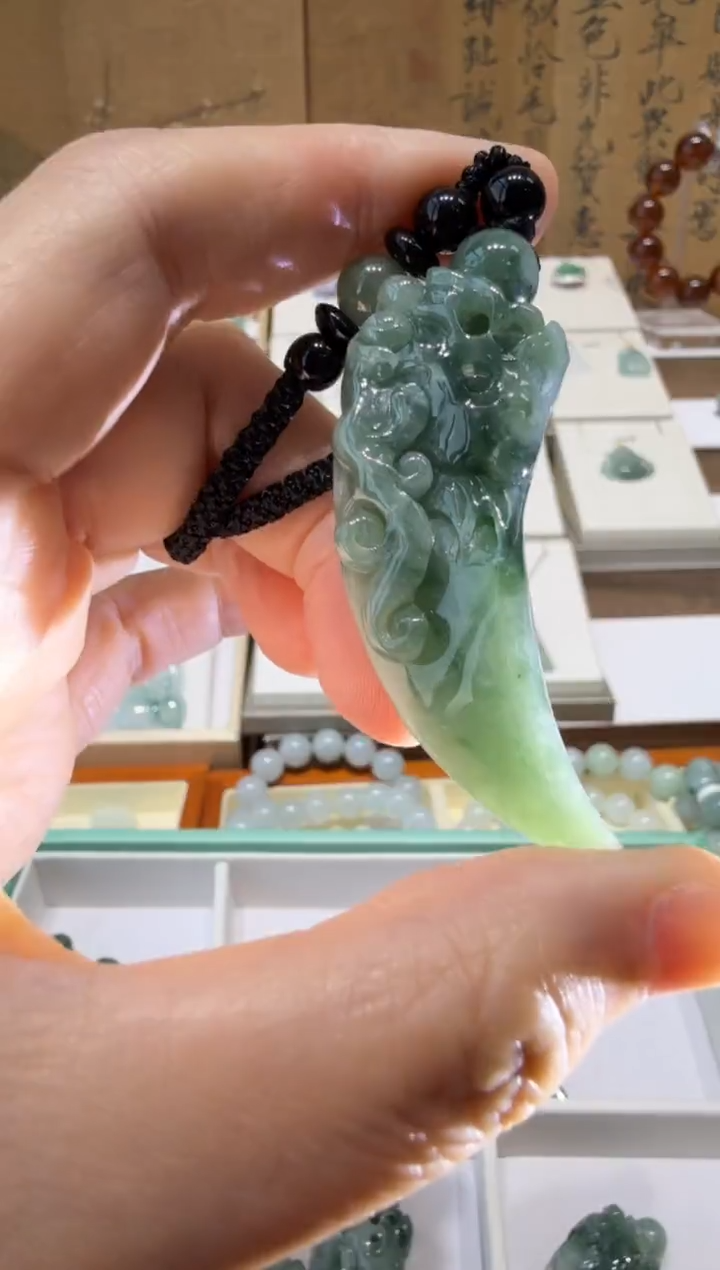 翡翠挂件未镶嵌A货翡翠多样性孤品