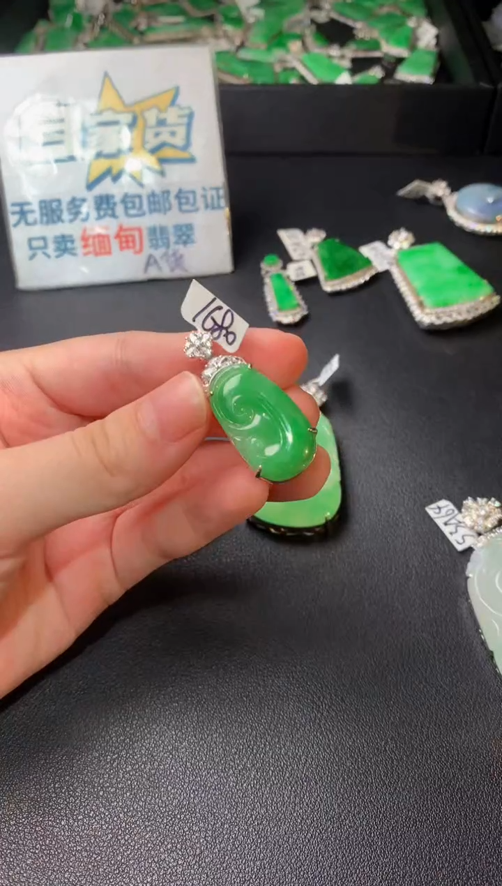 翡翠银S925镶嵌颈饰翡翠