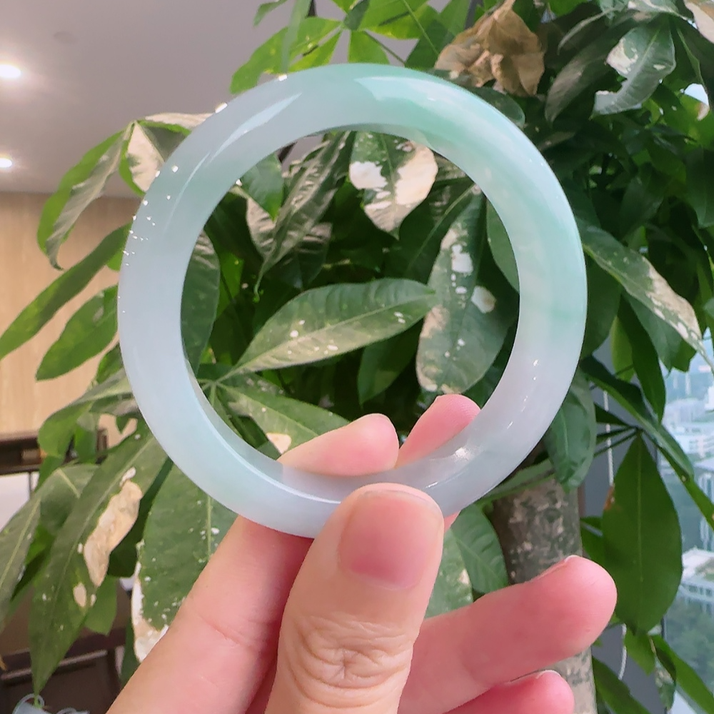 缅甸A货翡翠手镯编号055.圈口51条宽10.4条厚8.4