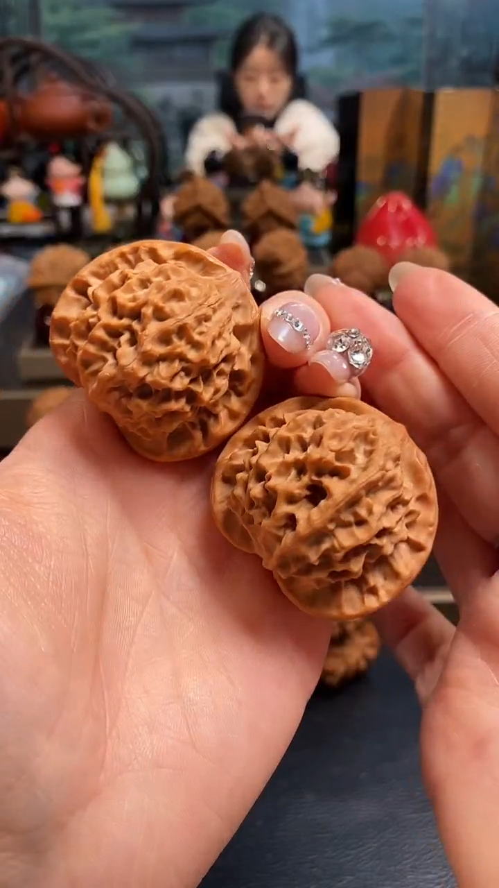 【闪购商品】文玩核桃把件H116玉麒麟44