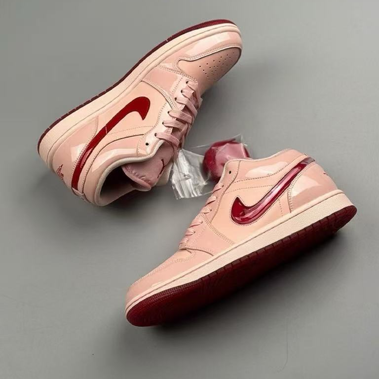 NIKE/耐克Air Jordan 1 情人节限定舒适百搭耐磨板鞋鞋HF3174600