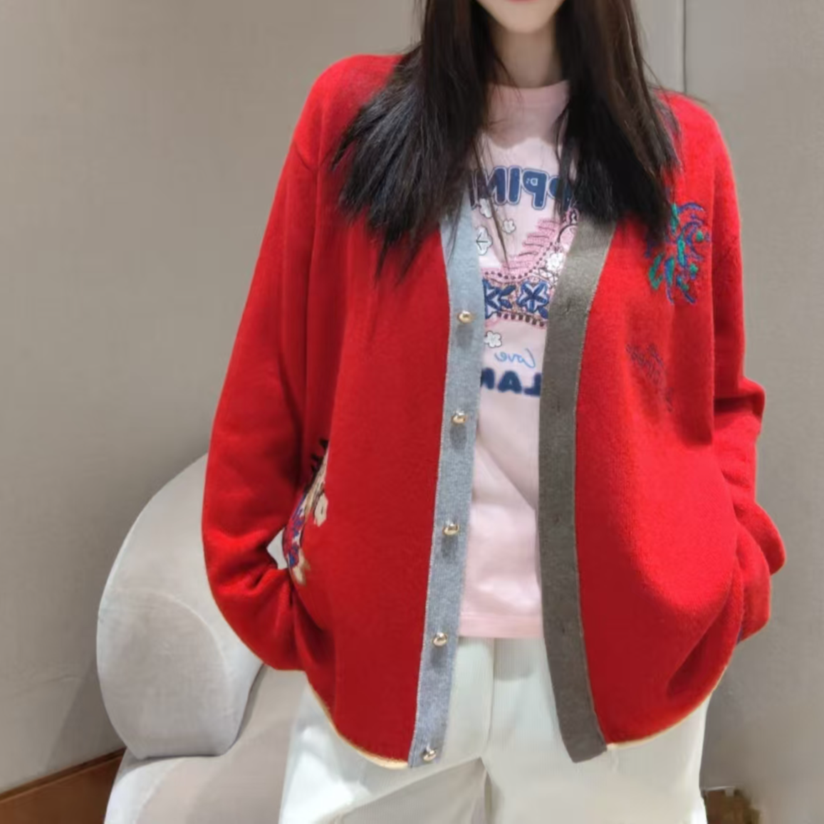 2026春季新款女装卡通小马刺绣红色毛针织开衫女