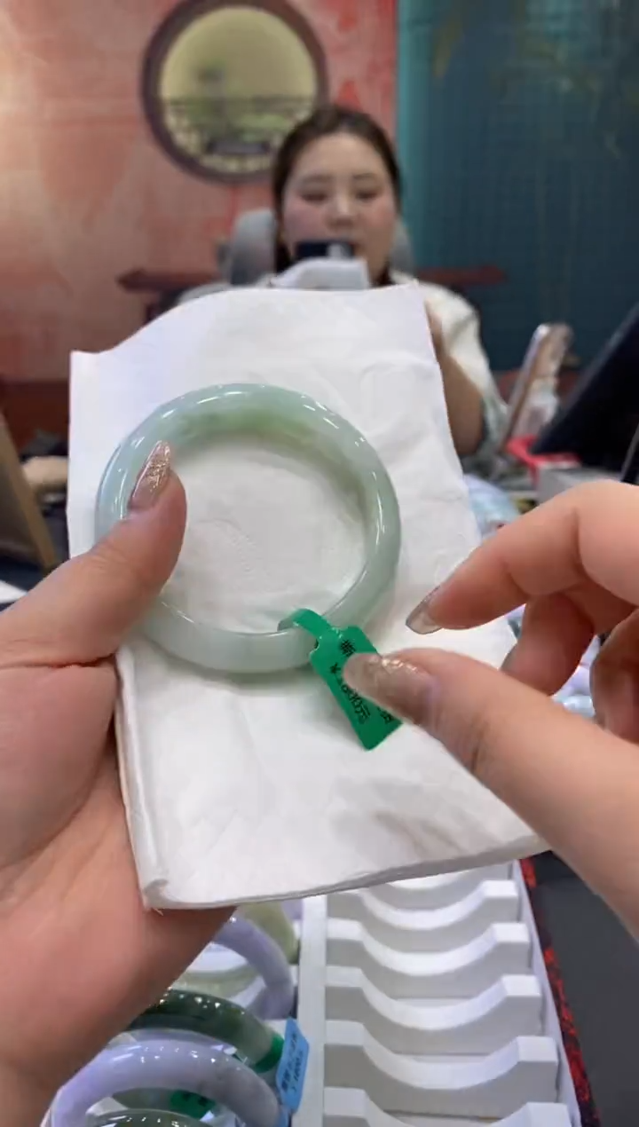 【闪购商品】翡翠手镯未镶嵌多人005422