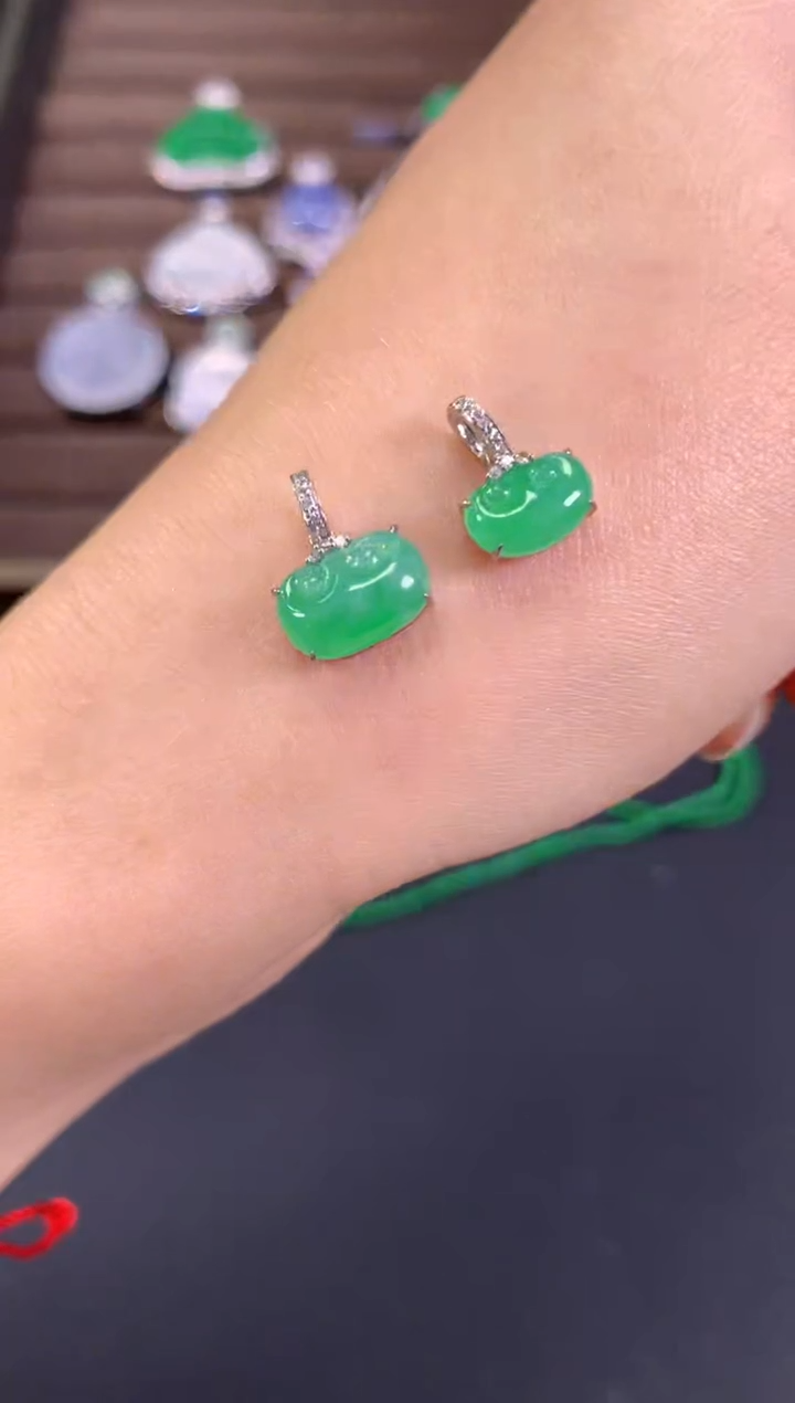 【闪购商品】翡翠吊坠(不含链)18K金镶嵌A580|(多样性发货）拍一发一