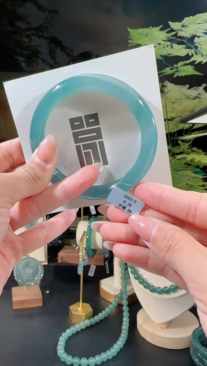 【闪购商品】定制翡翠手镯圆条未镶嵌58圈
