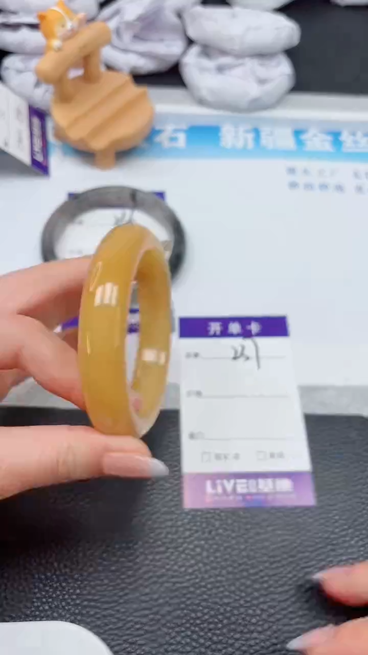 【闪购商品】石英质玉手镯未镶嵌237---58