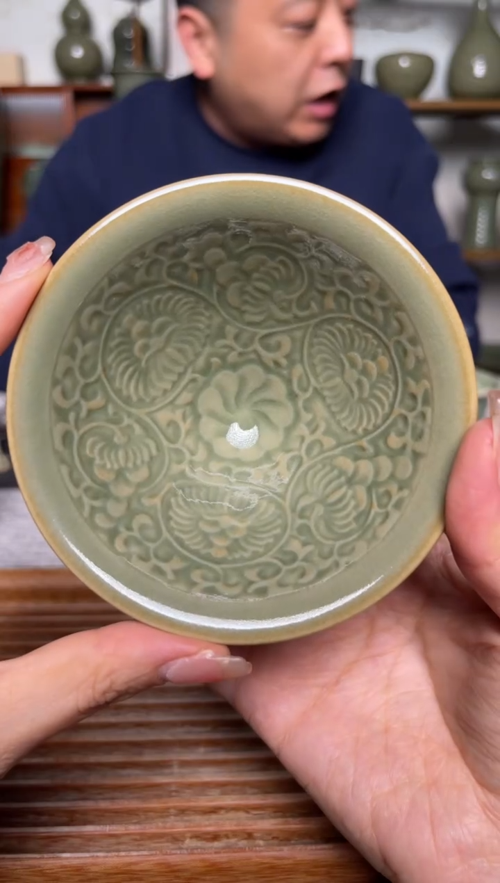 【闪购商品】其他橄榄绿菊纹斗笠盏