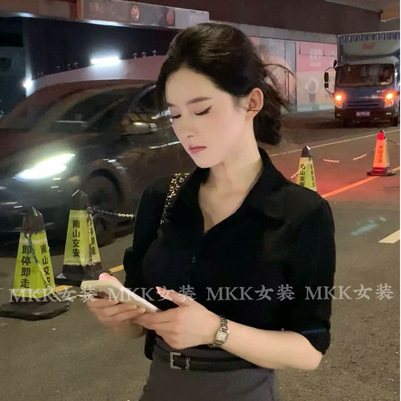 黑色衬衫女2025新款高级感通勤修身职业气质中袖纯欲上衣时尚韩版