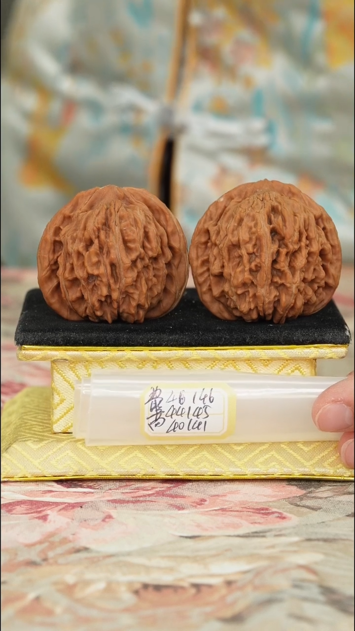【闪购商品】文玩核桃把件老楼
