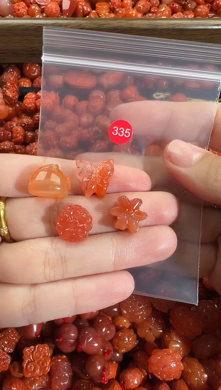颈饰未镶嵌南红玛瑙1