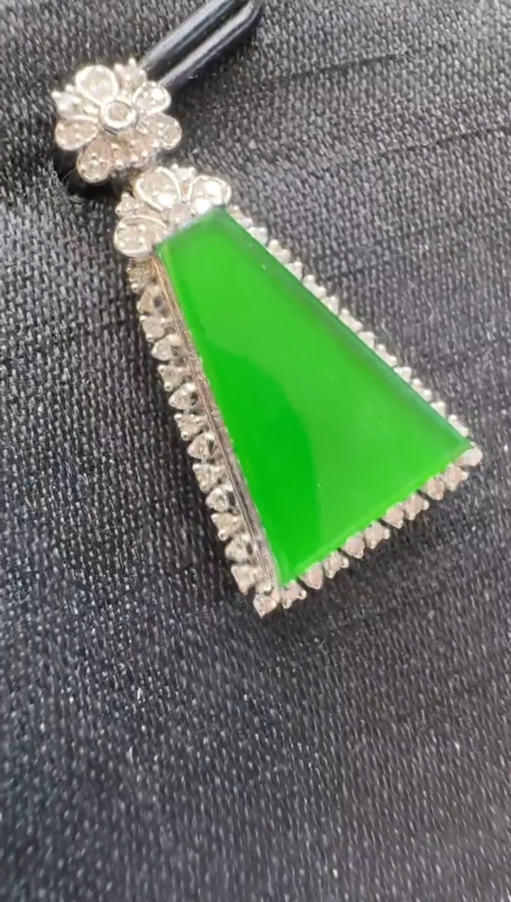 【闪购商品】翡翠18K金镶嵌吊坠(不含链)多样性团购发一件