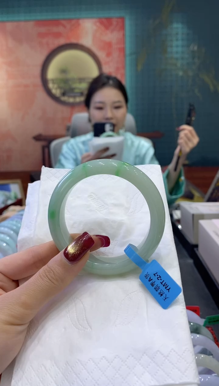 【闪购商品】翡翠手镯未镶嵌多人01218