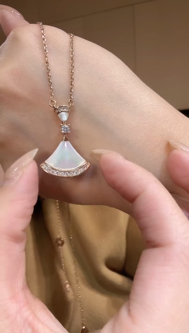 【闪购商品】钻石套链18K金镶嵌白色裙子ghj