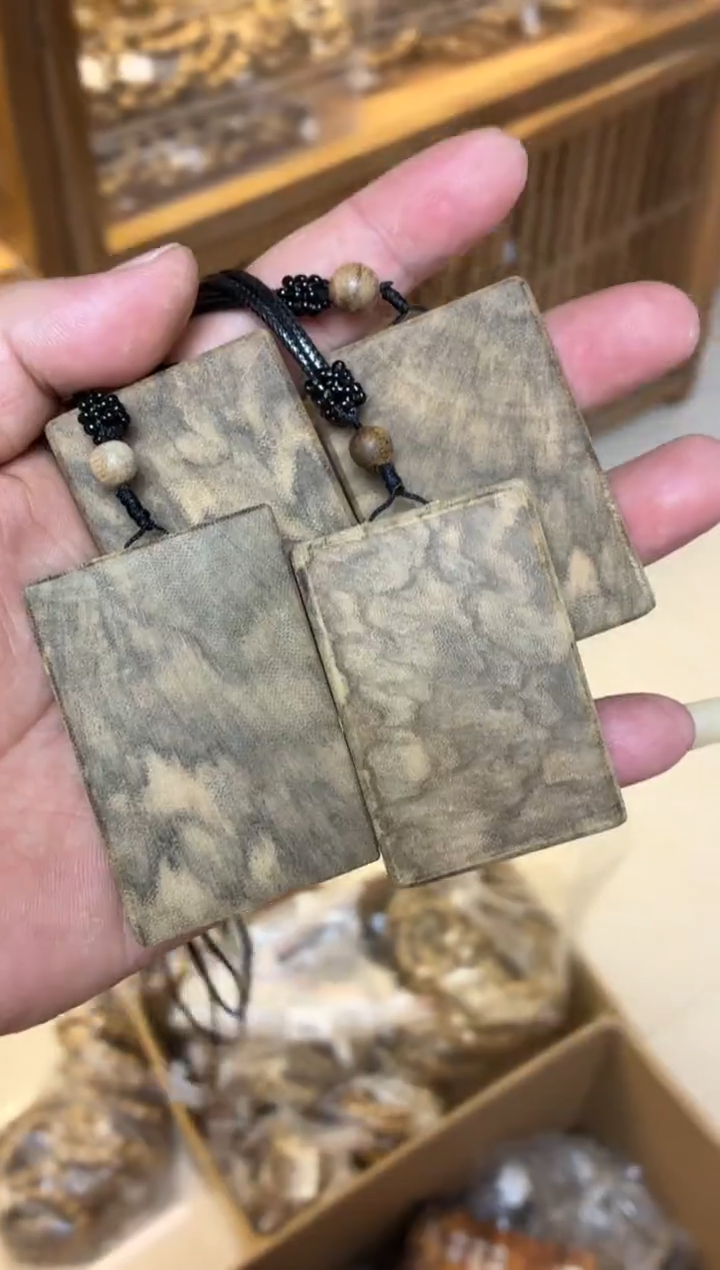 沉香吊坠 达拉干吊坠牌子多样性发其一