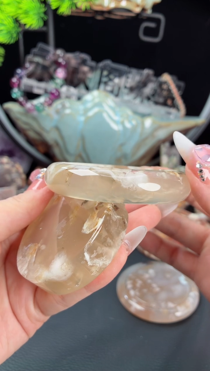 石英质玉手镯（圆镯）未镶嵌59.9