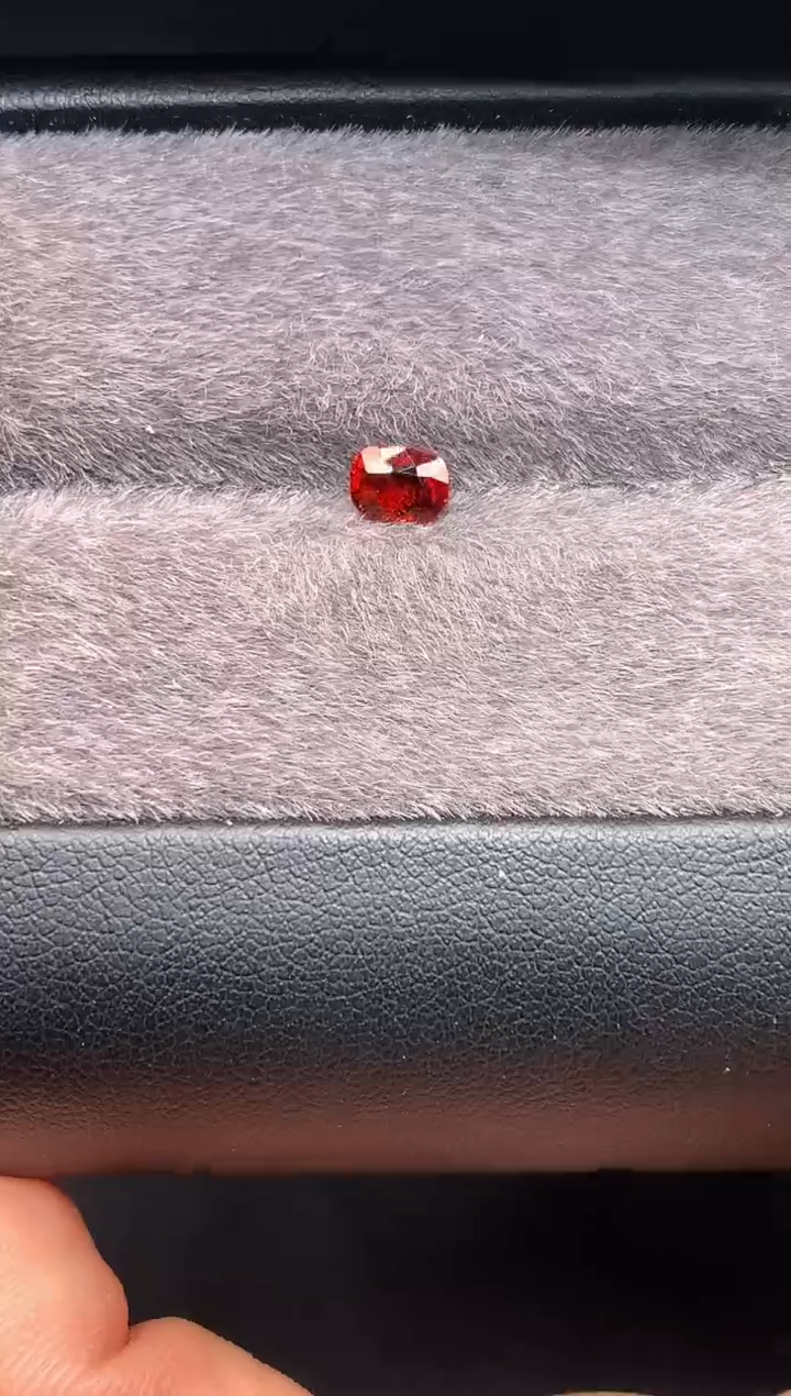 【闪购商品】定制尖晶石裸石未镶嵌枕型 火焰红色调尖晶石 0.54ct