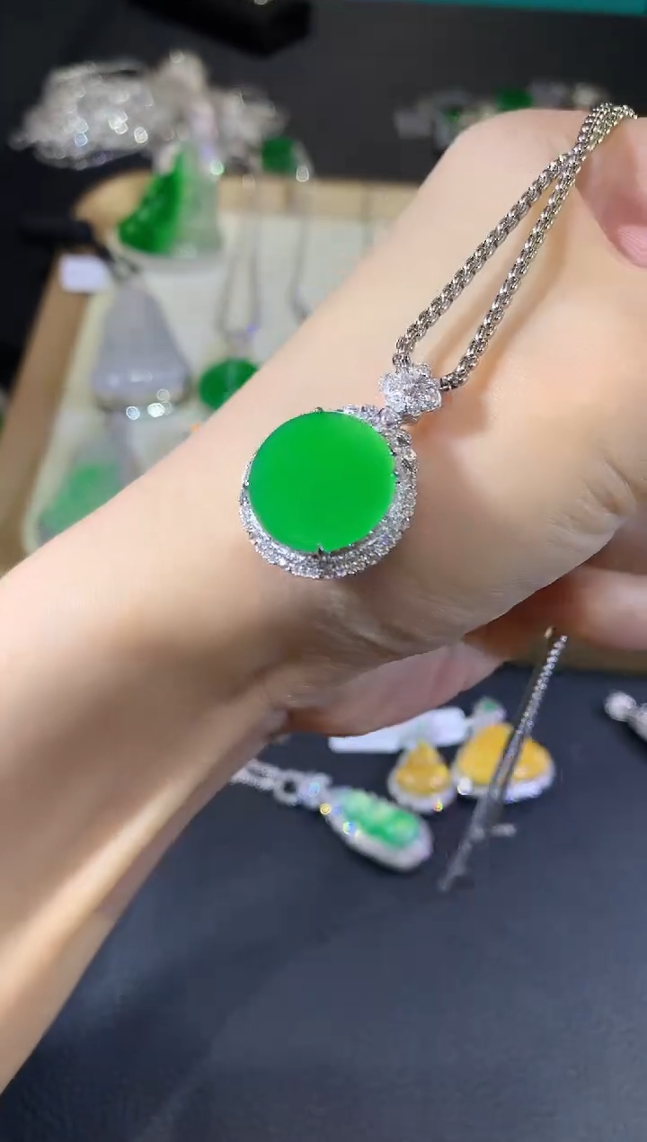 翡翠18K金镶嵌吊坠(不含链)77-圆牌不含链