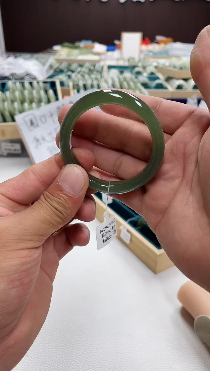 和田玉手镯未镶嵌和田玉手镯