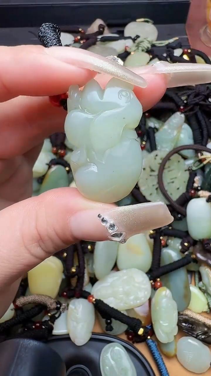 【闪购商品】和田玉颈饰未镶嵌猪