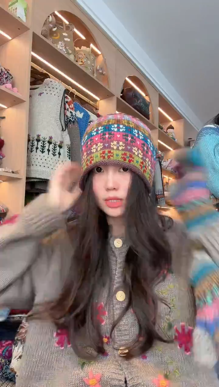 羊毛巧克力四叶草卷边帽