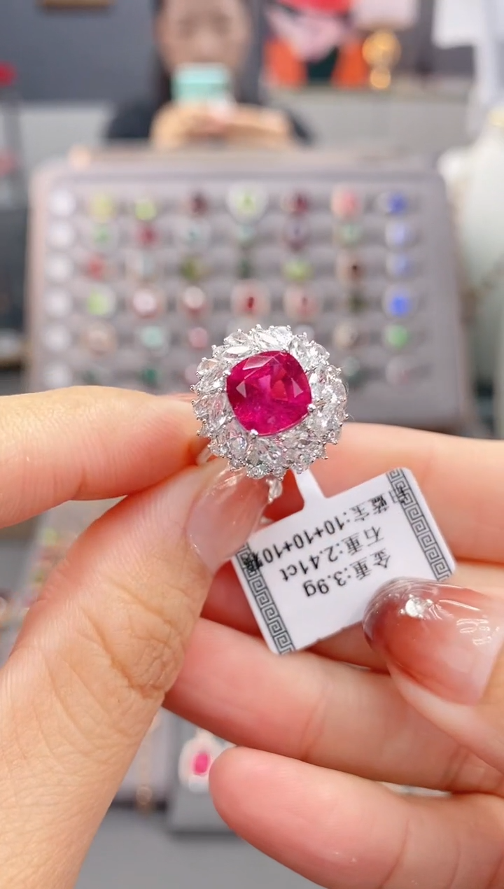 18K金镶嵌戒指碧玺2.41