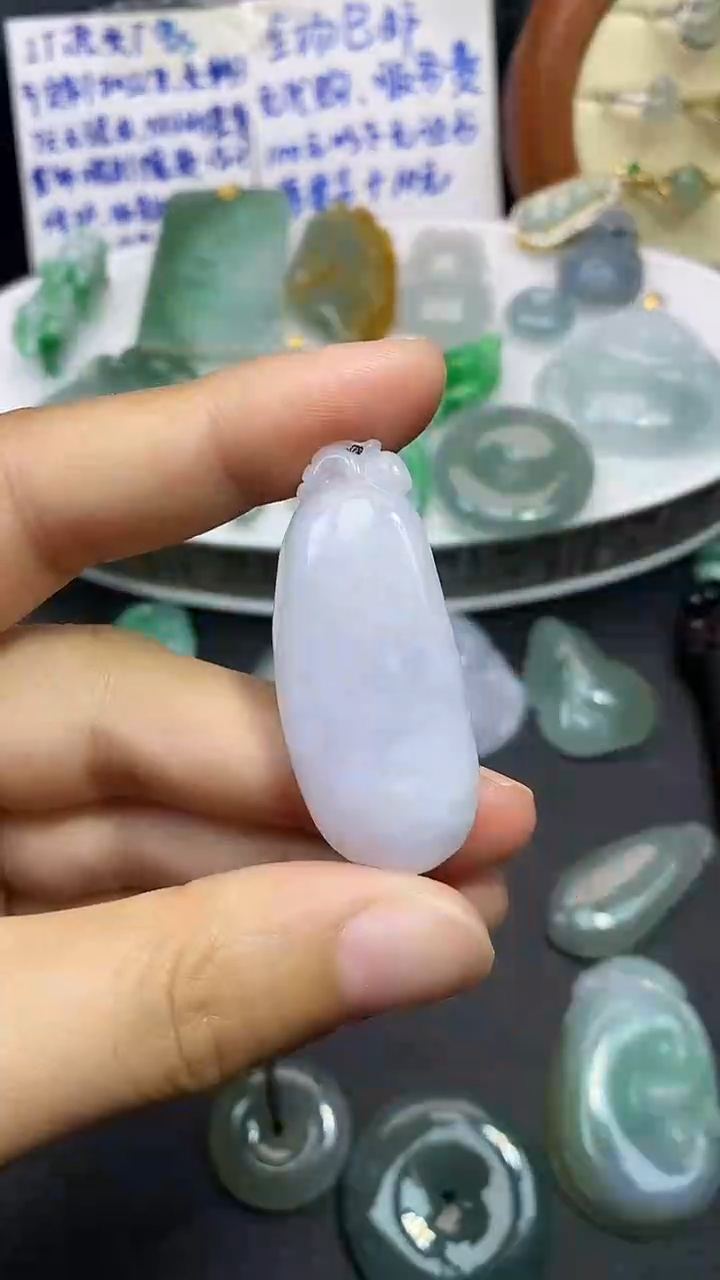 颈饰未镶嵌翡翠吊坠