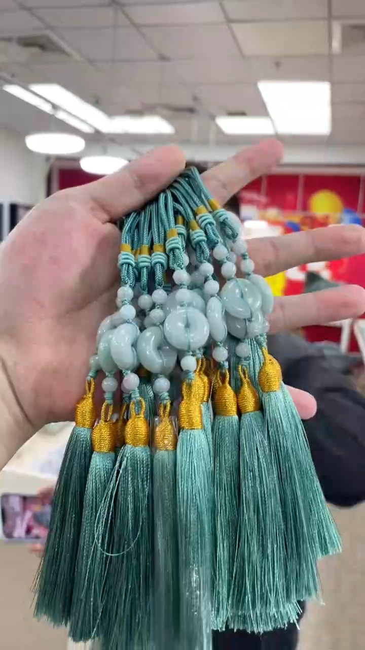 颈饰未镶嵌翡翠翡翠车挂多样性发其一