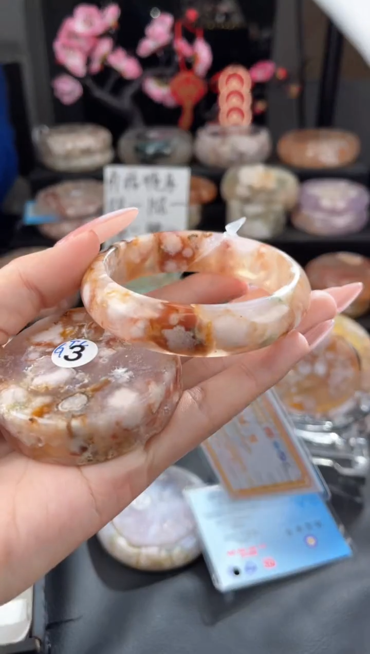 【闪购商品】石英质玉手镯未镶嵌56