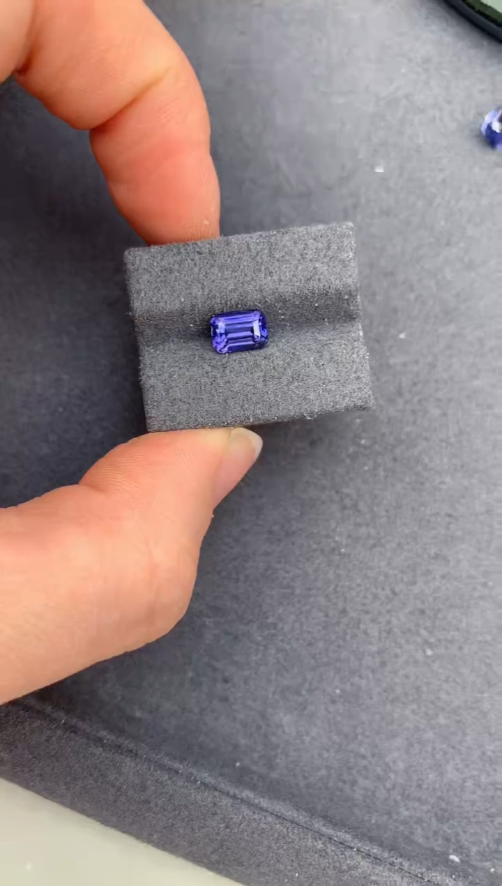 【闪购商品】彩色蓝宝石裸石未镶嵌1.5ct无烧紫蓝宝