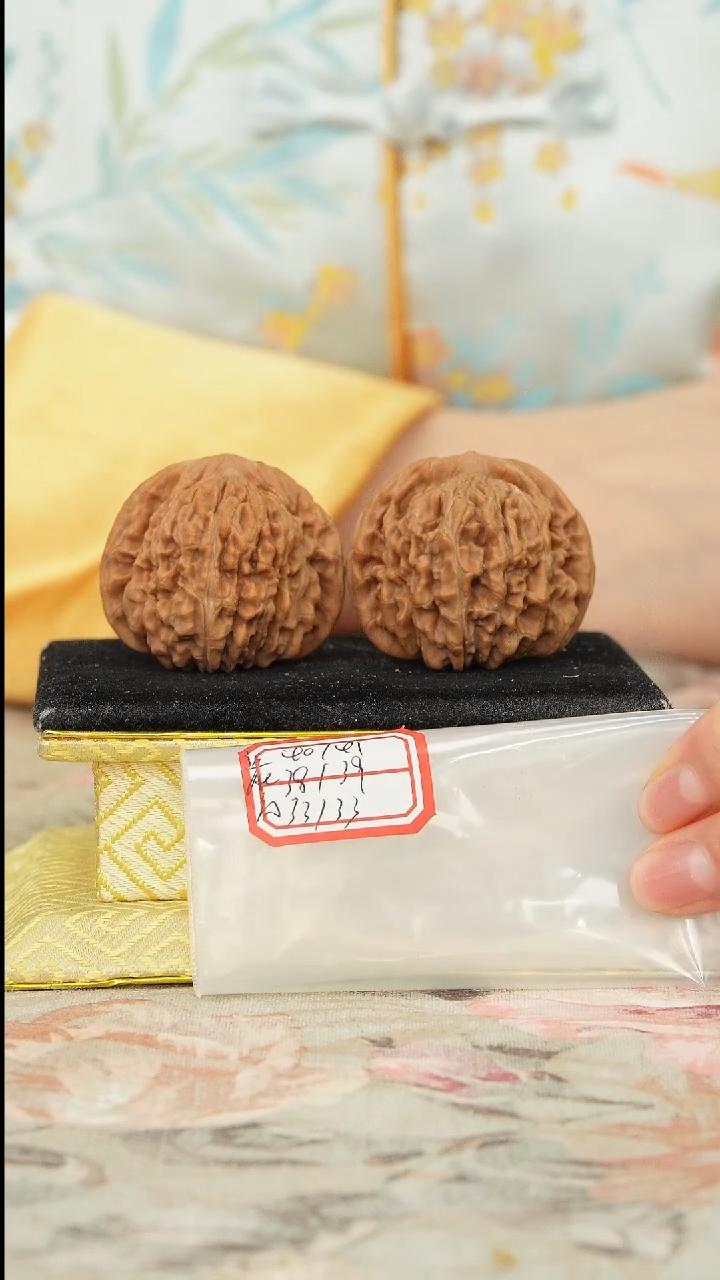 【闪购商品】文玩核桃把件老一代楼