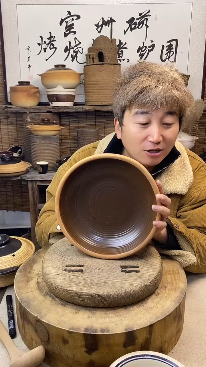 陶土口径26cm复古土菜钵（无盖）