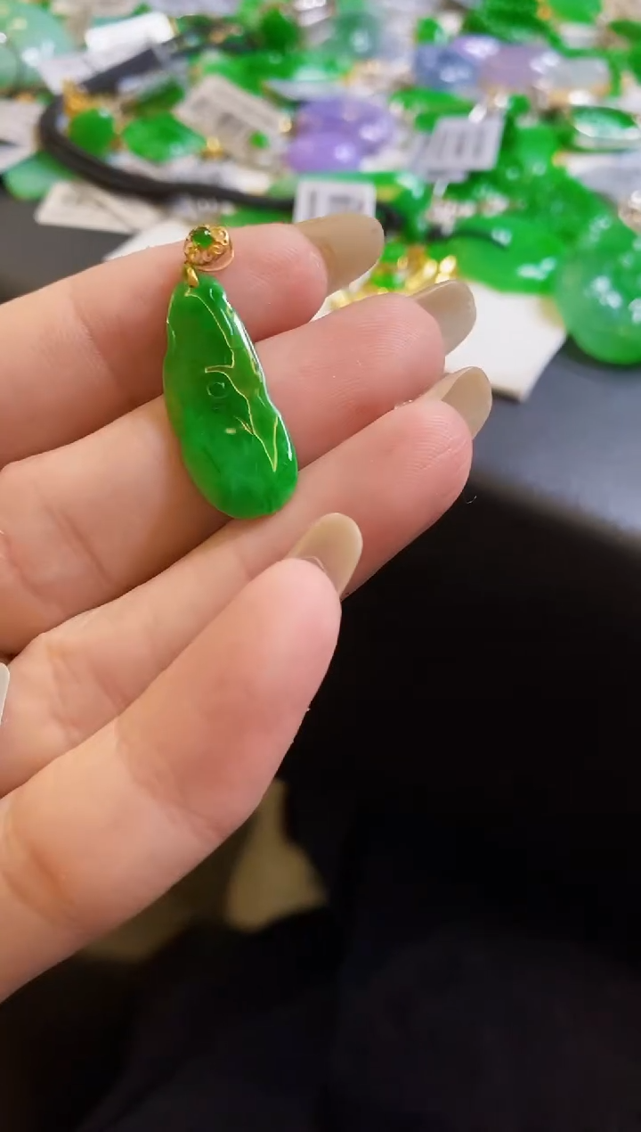 【闪购商品】定制翡翠未镶嵌吊坠