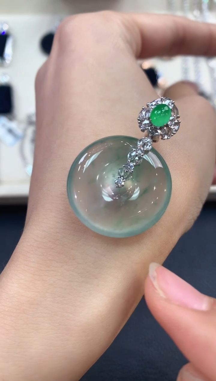 翡翠吊坠(不含链)18K金镶嵌D101不退换 尾款9800