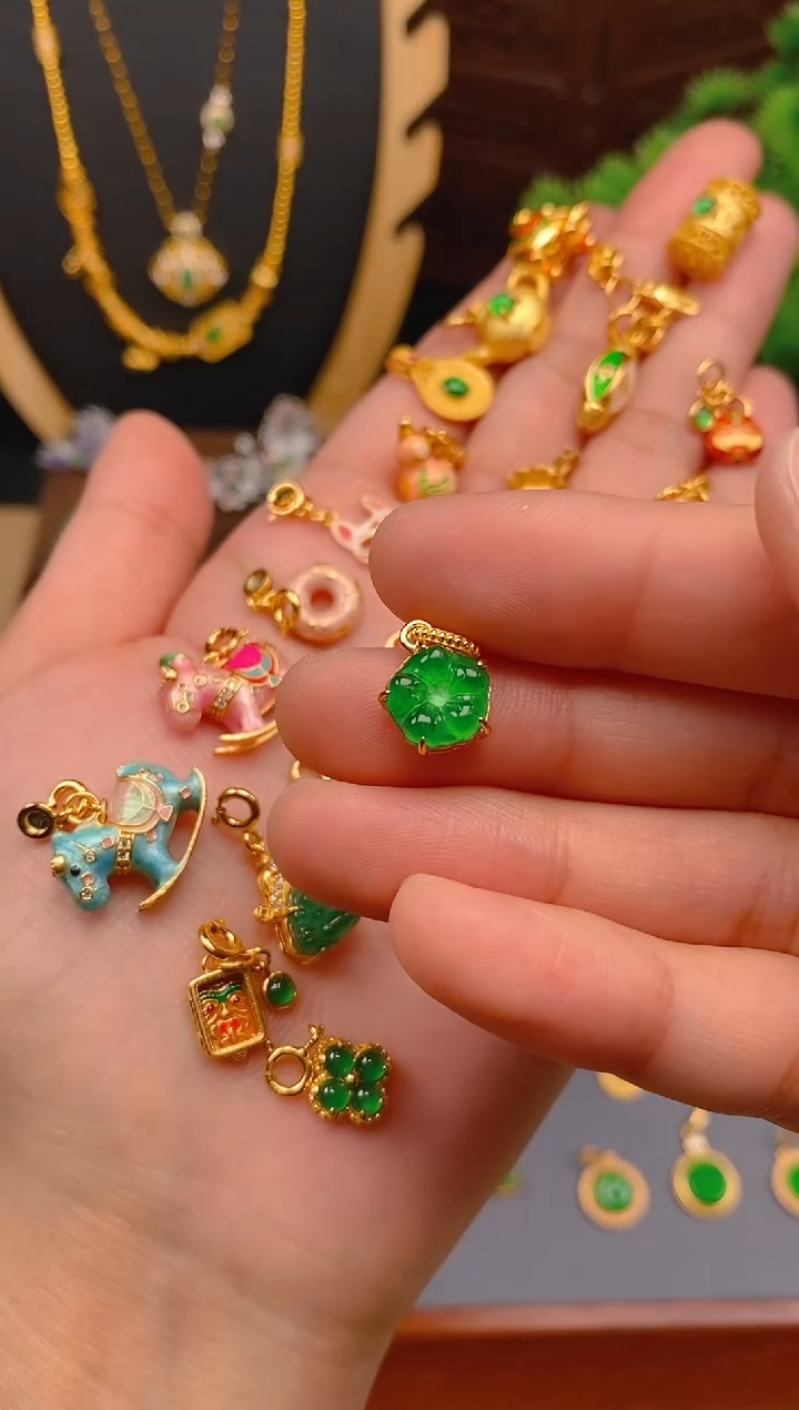 【闪购商品】翡翠吊坠(不含链)银S925镶嵌花花吊坠