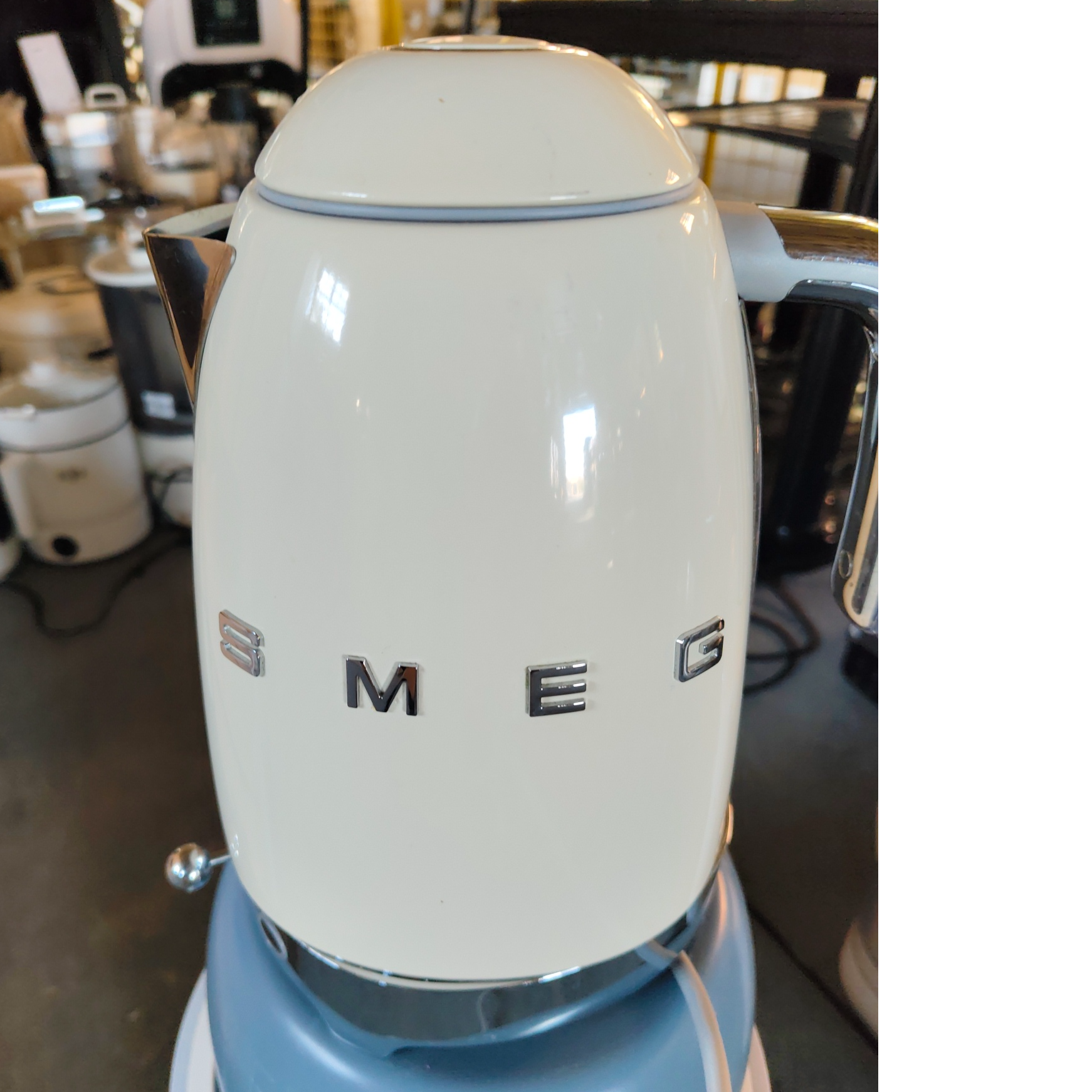 8新 SMEG 武汉仓电热壶轻微划痕功能完好
