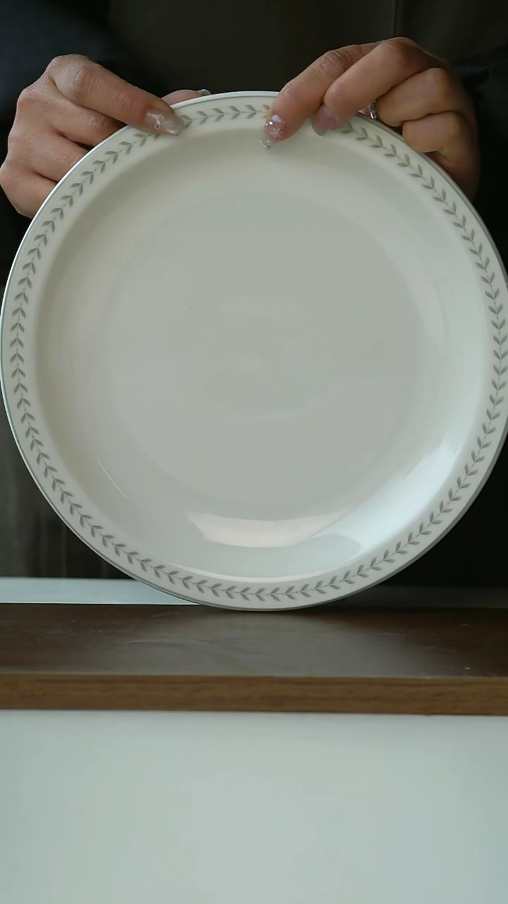 【闪购商品】陶瓷月桂灰主菜盘23cm24-2@