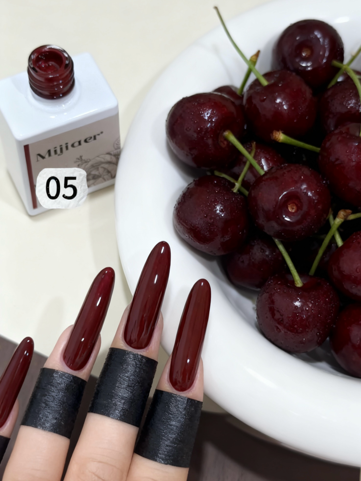 2025流行色单色车厘子红色单支瓶装胶美甲店可用甲油胶