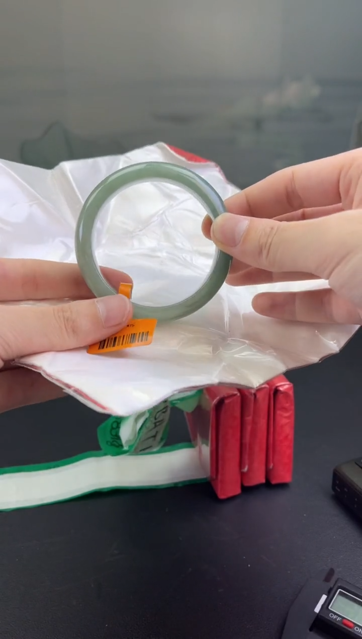 翡翠手镯未镶嵌 翡翠手镯10