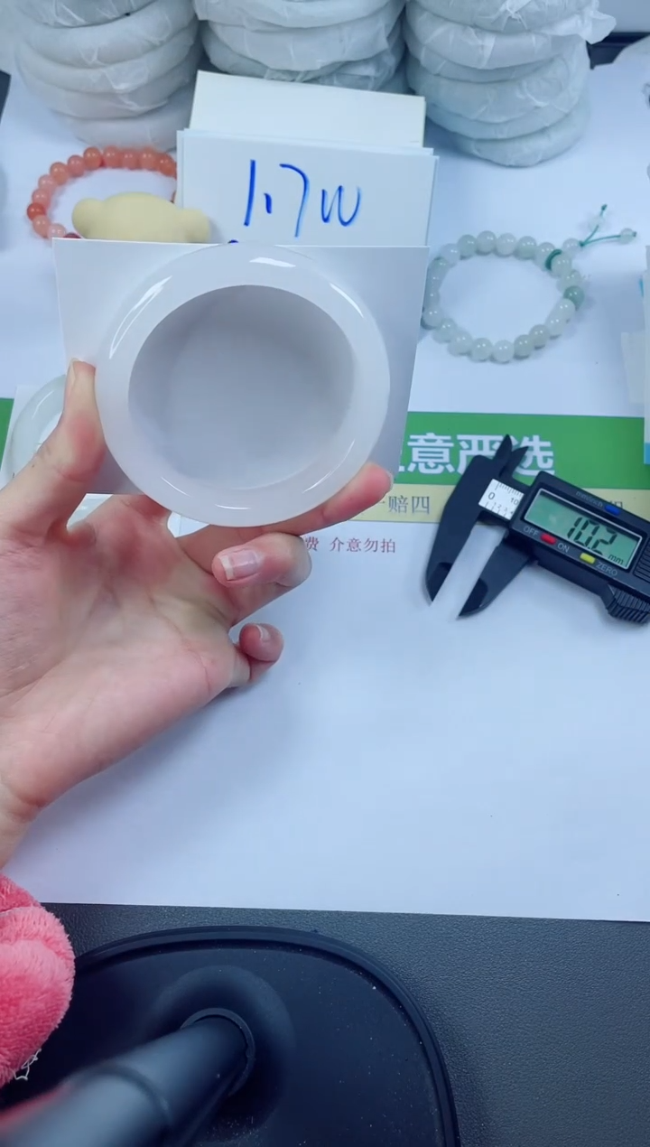 【闪购商品】石英质玉手镯未镶嵌58-60.9