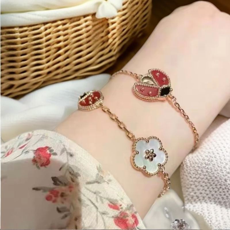 合金贝壳手链 贝壳瓢虫手链 乱花蝴蝶手链轻奢小众 V金高定