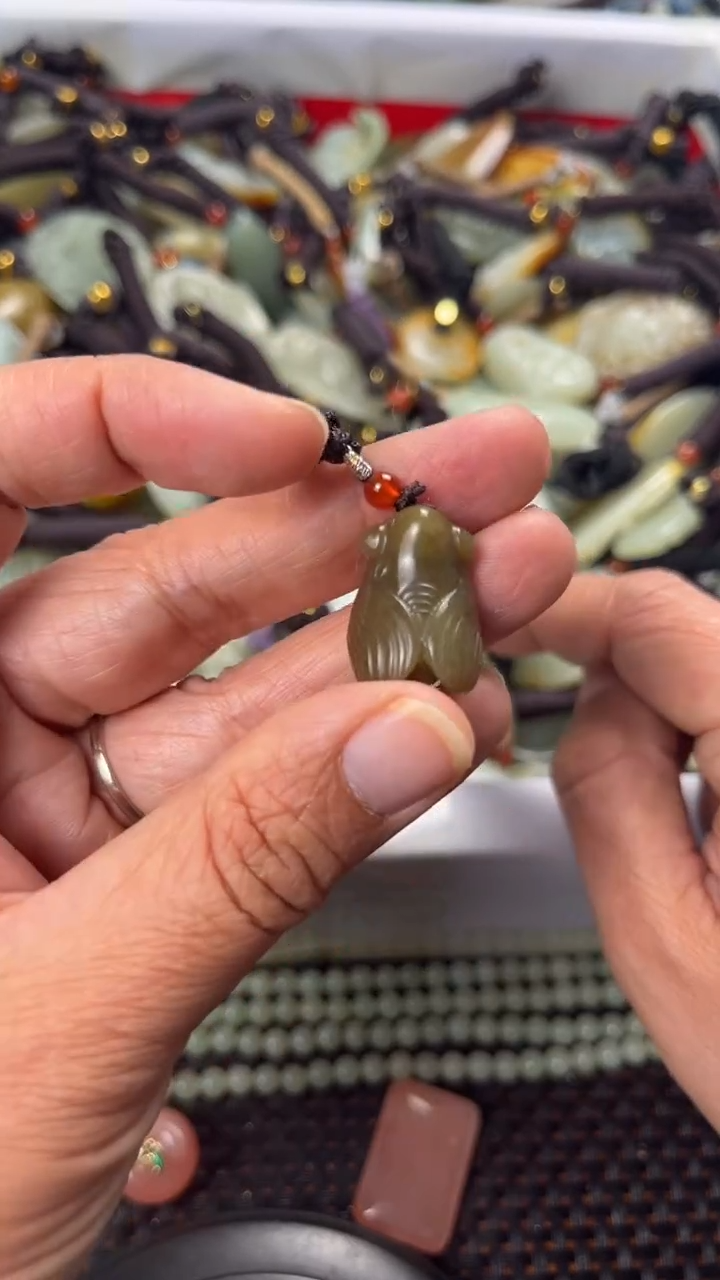 【闪购商品】和田玉颈饰未镶嵌多样性发货没有证书拍一发一有瑕