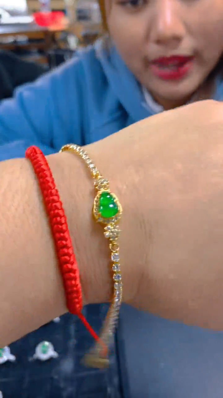 【闪购商品】翡翠手链未镶嵌0112421080多样性发其一