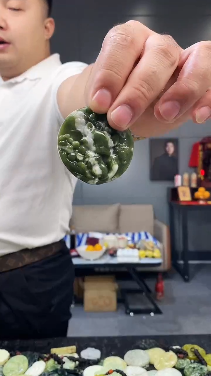 未镶嵌蛇纹石玉其他天然岫玉（多样性发其中之一）