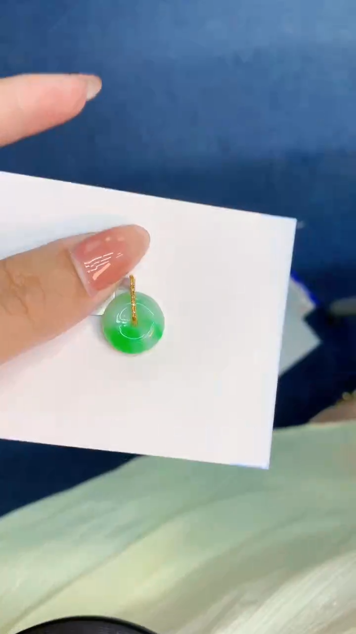 翡翠18K金镶嵌颈饰          1