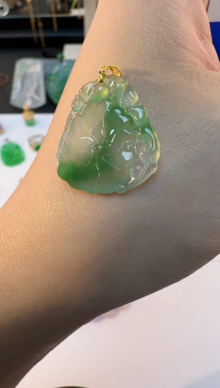 【闪购商品】翡翠吊坠(不含链)18K金镶嵌缅甸翡翠A货吊坠