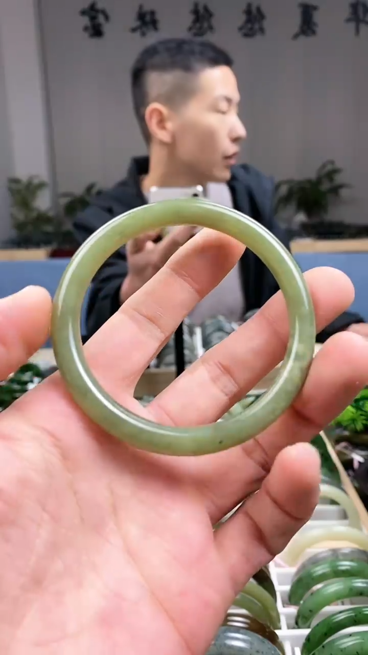 【闪购商品】和田玉手镯未镶嵌60