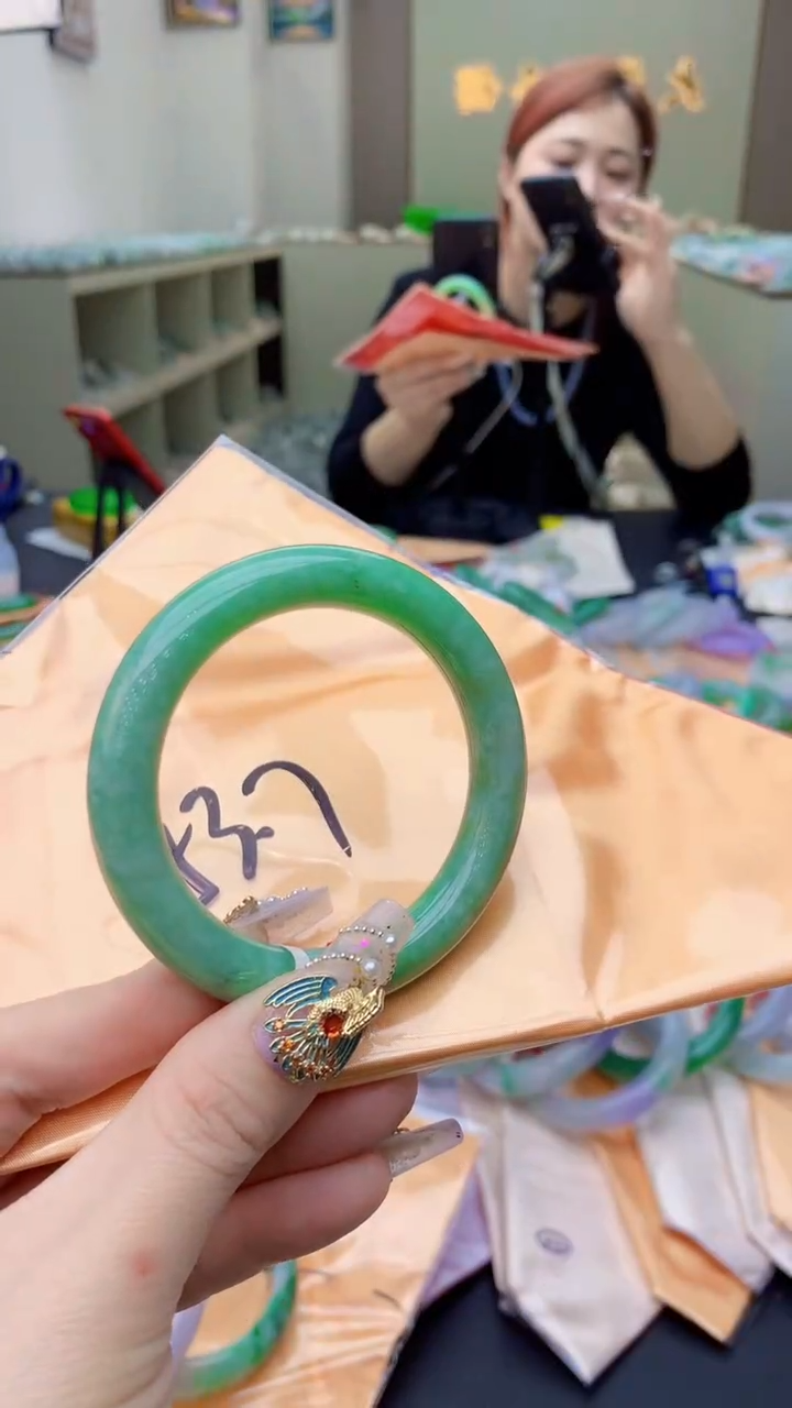 【闪购商品】翡翠手镯未镶嵌0364025409